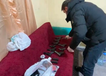 Gaziosmanpaşa'da silah ticareti operasyonu: 12 tabanca ele geçirildi