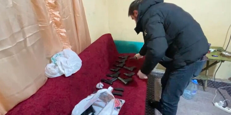 Gaziosmanpaşa'da silah ticareti operasyonu: 12 tabanca ele geçirildi