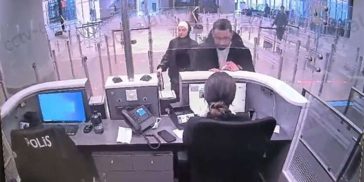 Ürdünlü turist çift Beşiktaş'ta uyuşturucu alırken yakalandı