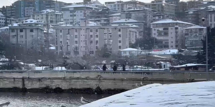 İstanbul'da termometreler -3 dereceyi gösteriyor