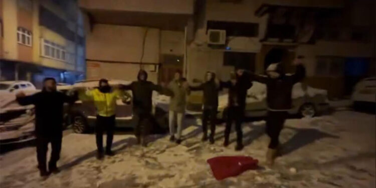 İstanbul'da karda renkli görüntüler