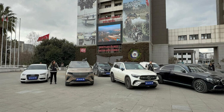 Kapalıçarşı'da kara para aklayanlara operasyon; 40 gözaltı