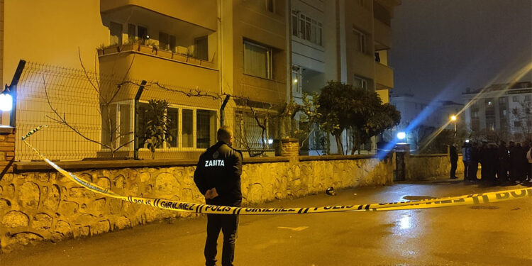 Tuzla'da kolonlarında çatlaklar tespit edilen bina tahliye edildi