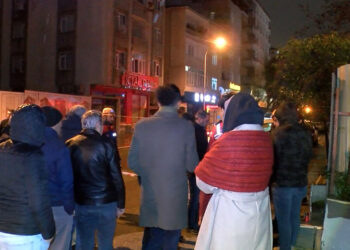 Tuzla'da kolonlarından ses gelen 4 katlı bina tahliye edildi