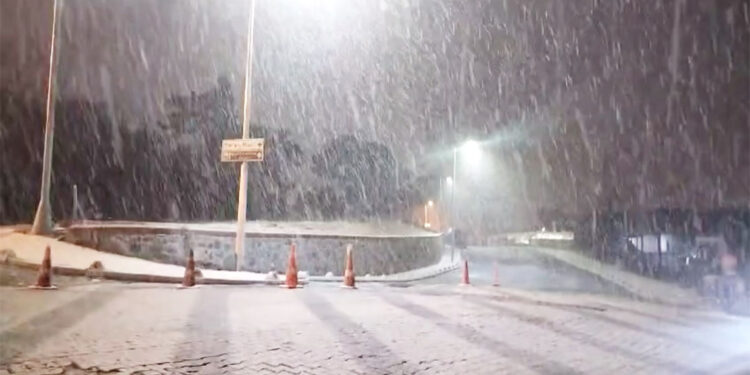 İstanbul'da kar yağışı devam ediyor