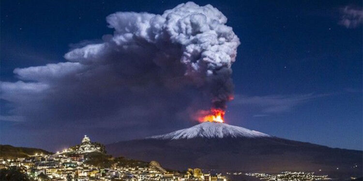 Etna'nın kül ve lav püskürttüğü açıklandı