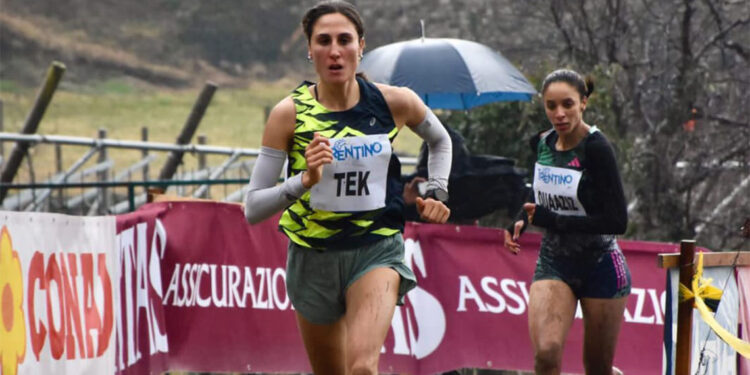 İtalya'da şampiyon olan Ruken kupasını kız çocuklarına armağan etti