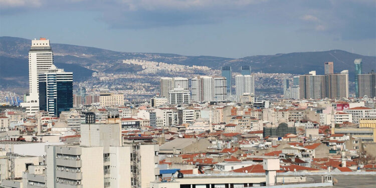 İzmir'de hava kirliliği 6 ilçede ulusal değerlerin üzerinde