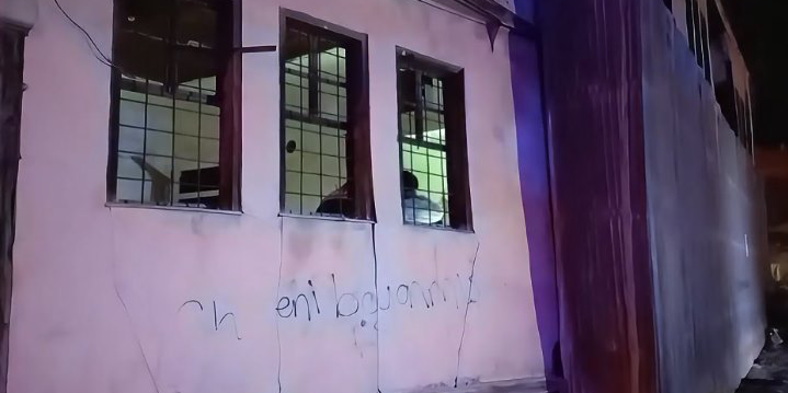 İddia üzerine girdikleri metruk evde erkek cesedi buldular