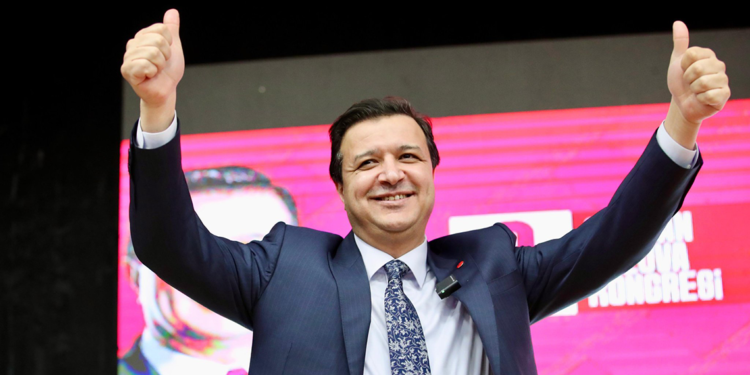 İktidarın dış politikayla alakalı 'U' dönüşlerinden yorulduk