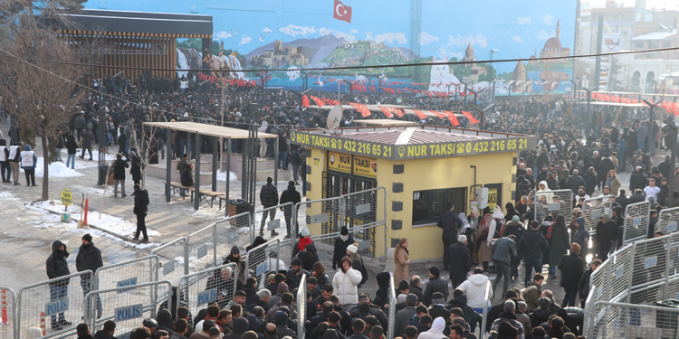 İmralı mesajı meydanlarda dinlendi