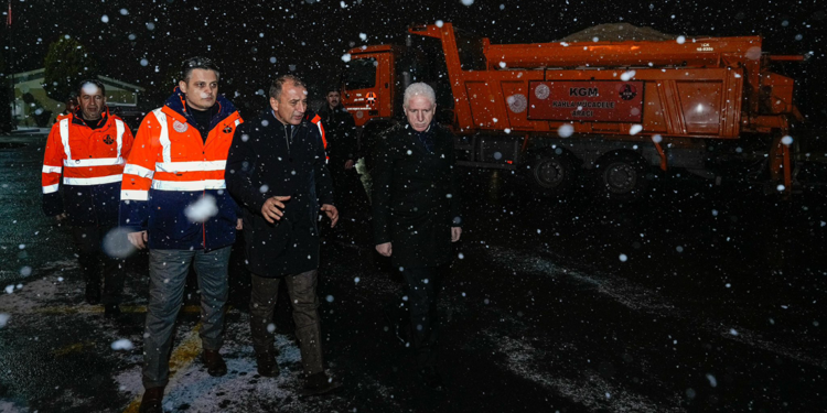 İstanbul kara teslim oldu; 682 uçuş iptal edildi
