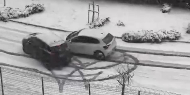 İstanbul'da kar yağışı sonrası yaşanan kazalar kamerada 