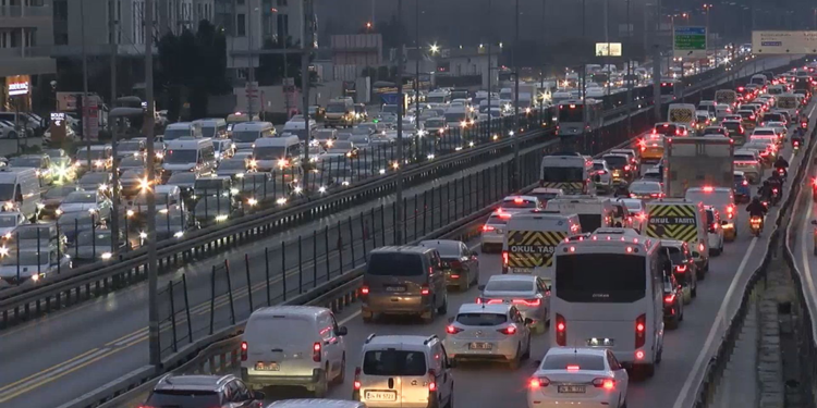 İstanbul'da trafik yoğunluğu yüzde 83'e ulaştı