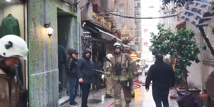 İstiklal Caddesi'nde restoranda yangın çıktı