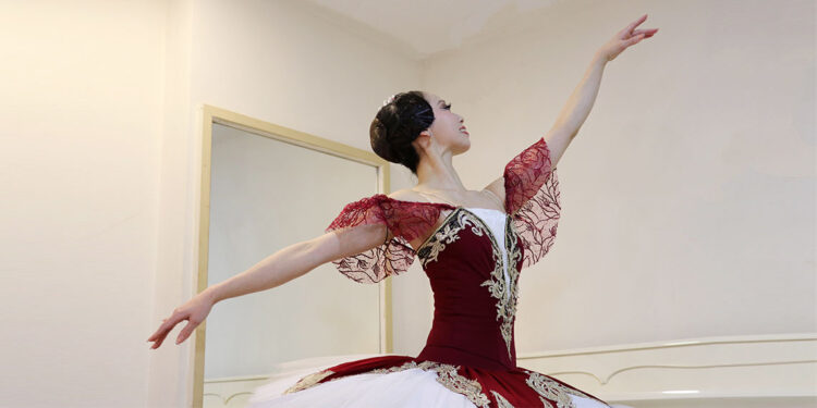 Japon dansçılar Antalya sahnesinde