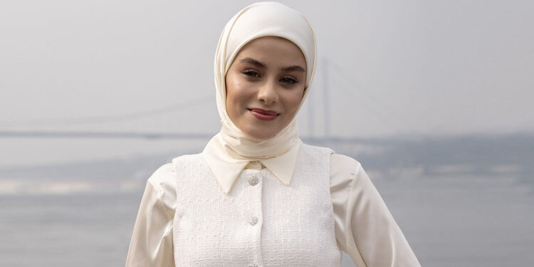 İlayda Alişan tesettüre girdi