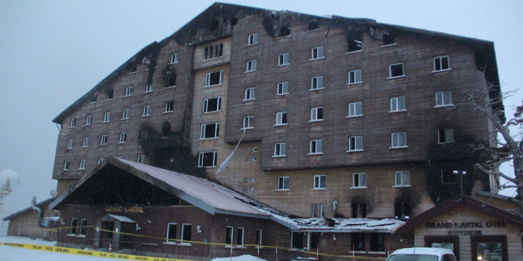 Kartalkaya'daki yangın faciasının raporları Bolu Valiliğine teslim edildi