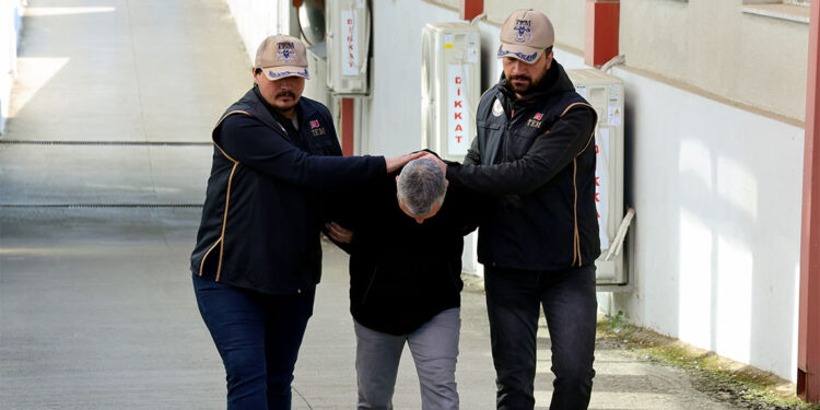 Komiser yardımcılığı sınav sorularını sızdıran FETÖ'cü yakalandı