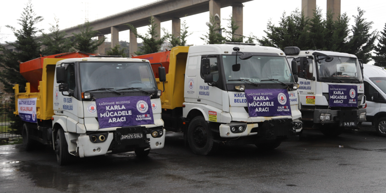 Kağıthane'de ekipler kar yağışı için nöbette