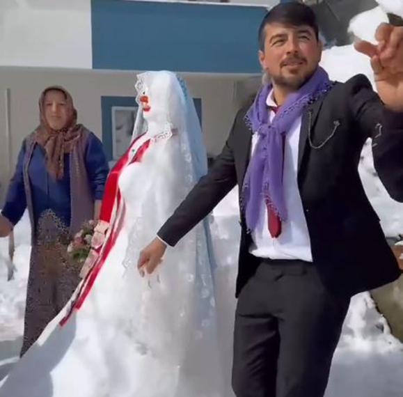 Kardan geline düğün yaptı