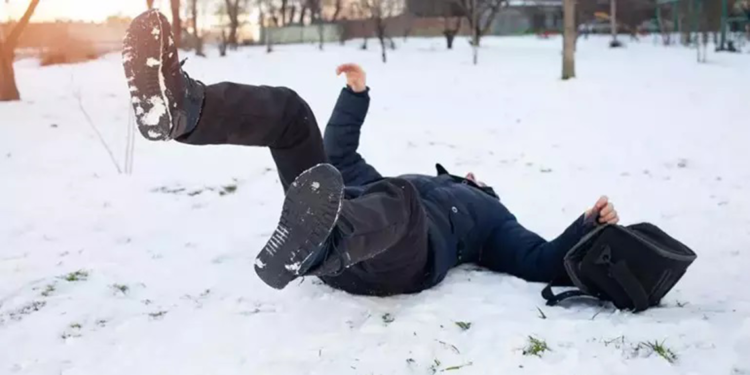 Karlı ve buzlu havalarda sakatlanmalara karşı dikkatli olunmalı