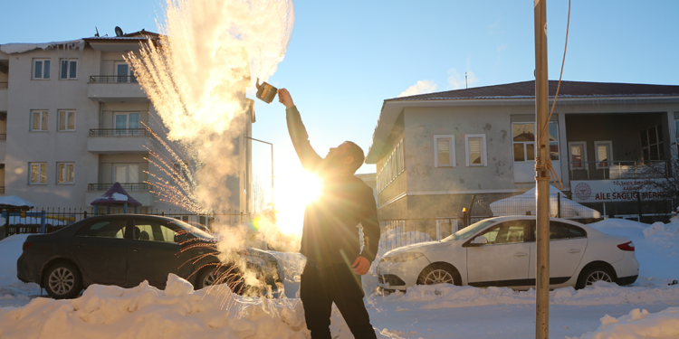 Karlıova'da soğuk hava; termometreler eksi 14'ü gördü