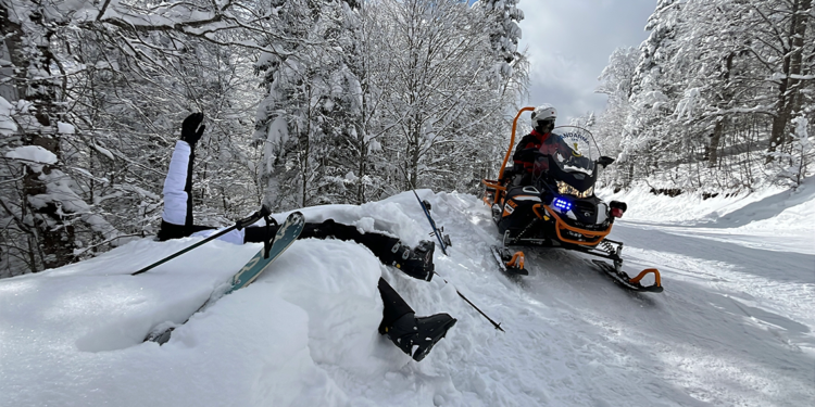 Kartepe'de JAK timinden karda nefes kesen tatbikat