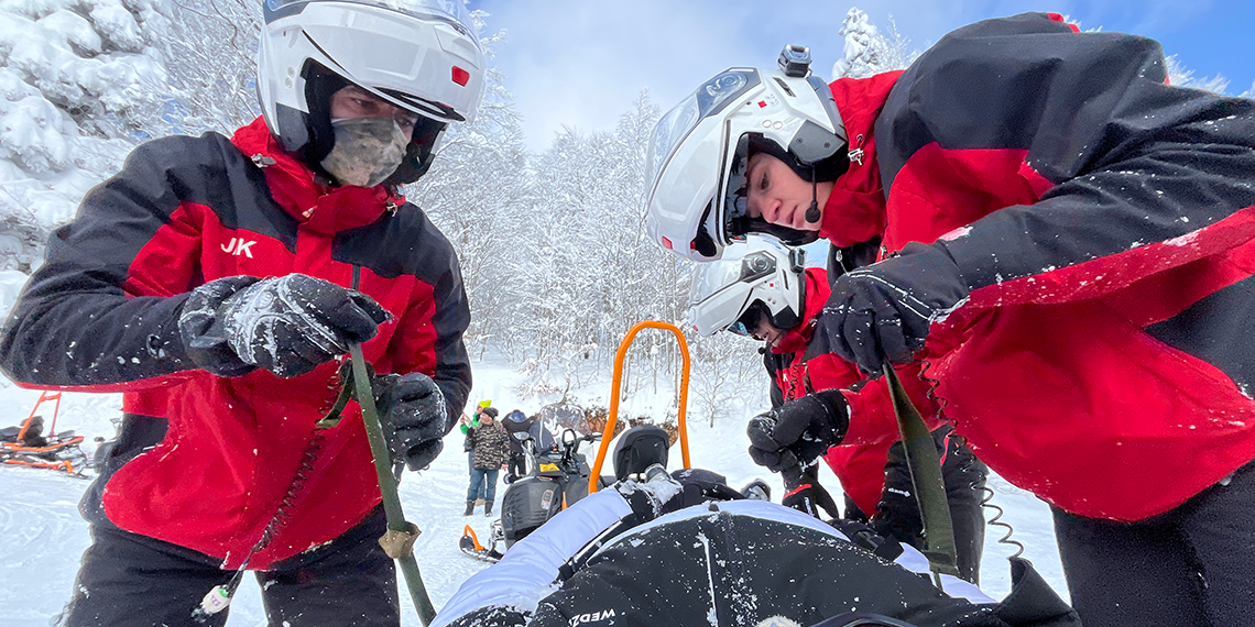 Kartepe'de JAK timinden karda nefes kesen tatbikat