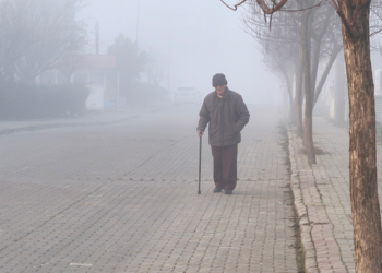 Keşan'da sis; görüş mesafesi 50 metreye kadar düştü