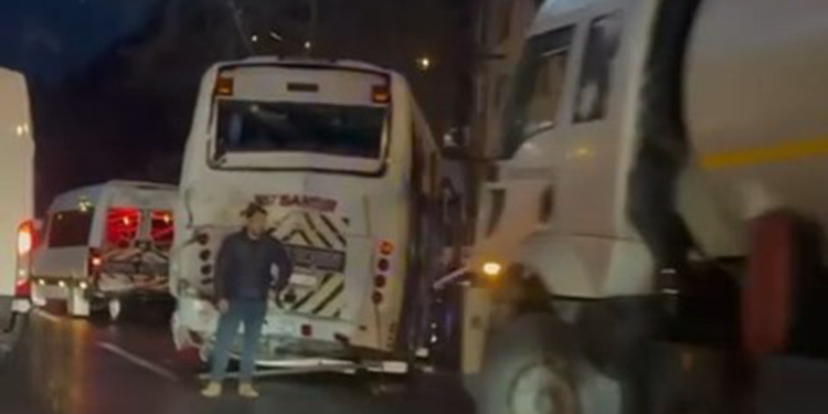 Kocaeli'de zincirleme kaza; 12 yaralı