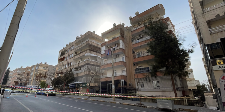 Kolonlarından sesler gel 5 katlı bina boşaltıldı