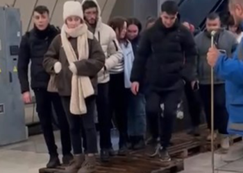 Küçükçekmece'de metrobüs alt geçidini su bastı