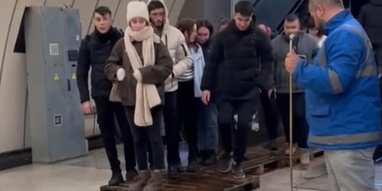 Küçükçekmece'de metrobüs alt geçidini su bastı