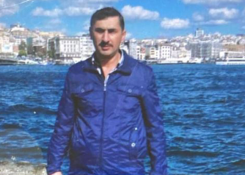 Kum ocağında iş makinesi devrildi: 1 ölü