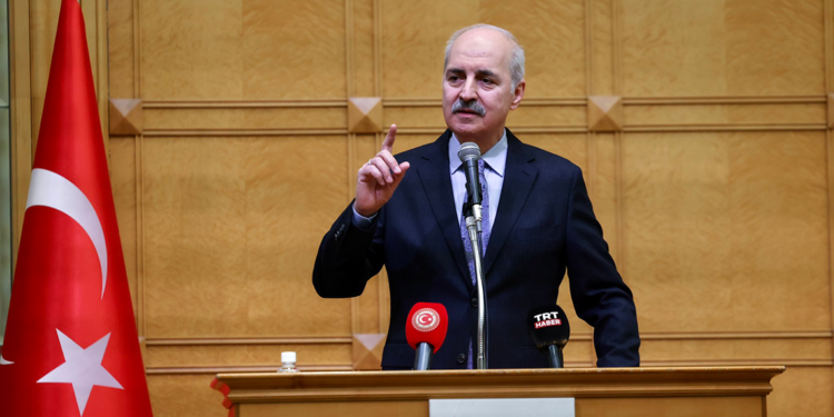 Kurtulmuş, Japonya'da Türk vatandaşlarıyla bir araya geldi