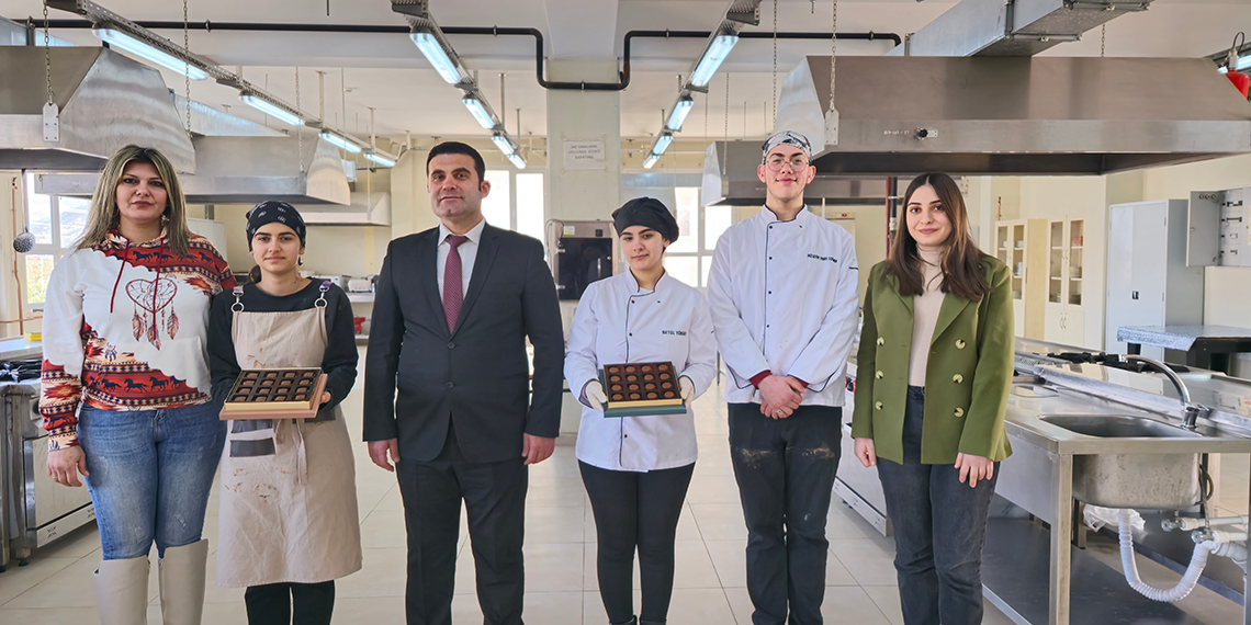 Liselilerden Dubai çikolatasının ardından zeytinli ve kabaklı çikolata