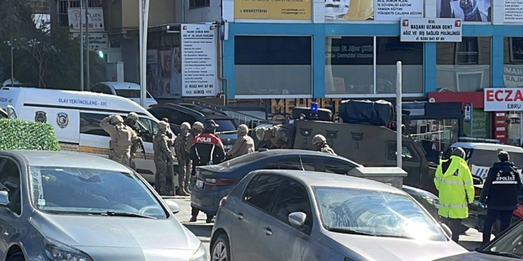 Lokantada bir kişiyi vurup, içeride bulunanları rehin aldı