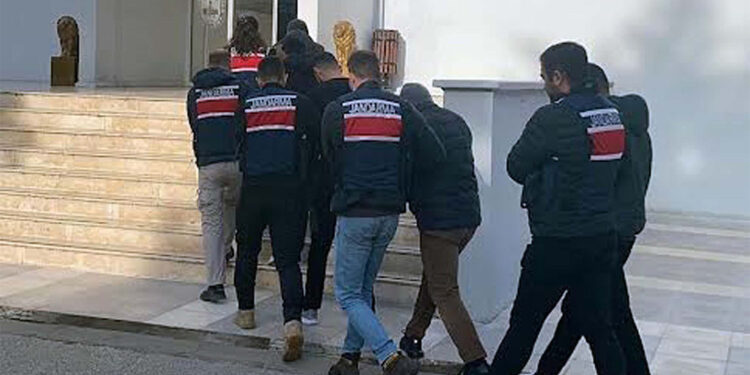 Manisa'da sosyal medyadan terör propagandasına 5 gözaltı