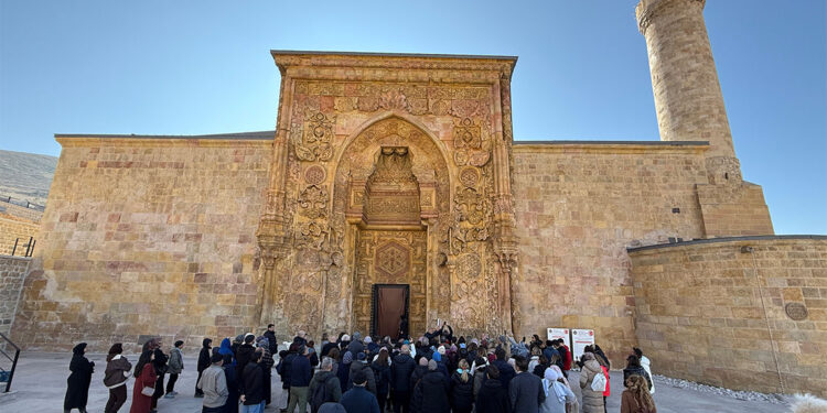 Divriği Ulu Camii ve Darüşşifası hayran bırakıyor