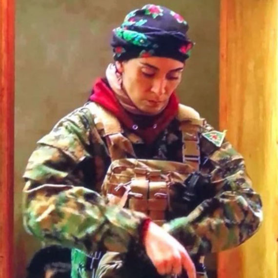 Oyuncu Melisa Sözen terör örgütü propagandası suçundan İstanbul Cumhuriyet Başsavcılığı'na ifade verdi.