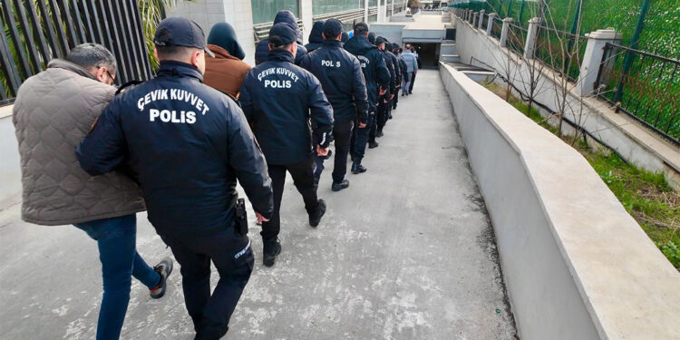 Mersin merkezli 7 ilde yasa dışı bahis operasyonunda 13 tutuklama