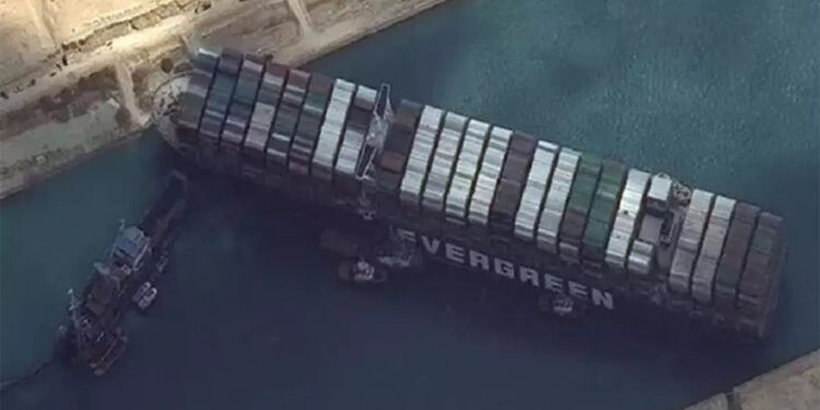 Süveyş Kanalı'nın genişletme projesi tamamlandı