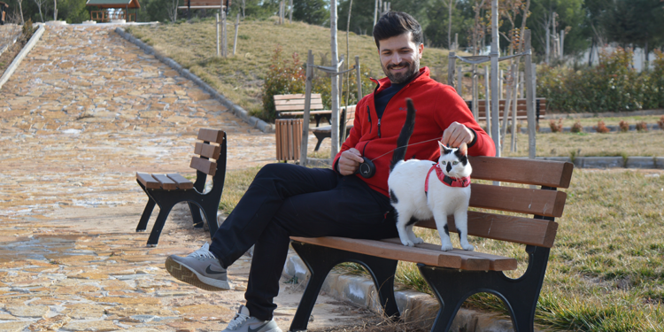 Mardinli itfaiye eri, depremde kurtardığı ‘Enkaz’ı yanından ayırmıyor