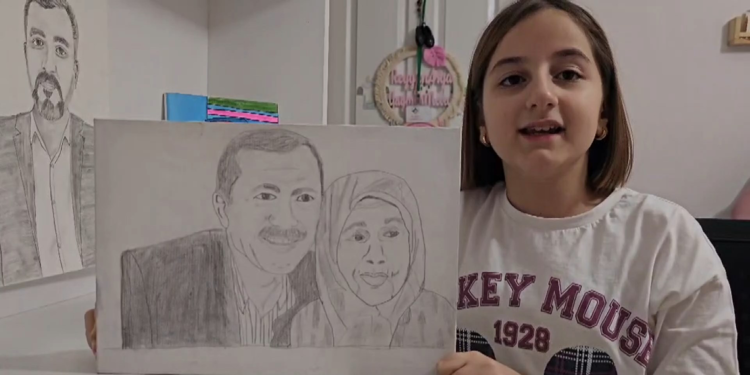 Minik ressam, 6 yılda 50’den fazla karakalem çalışması yaptı