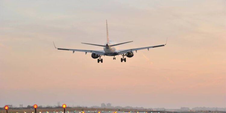 New York'tan kalkan uçak acil iniş yaptı