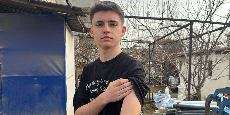 Okul yolunda köpek saldırdı; lise öğrencisi kolundan yaralandı