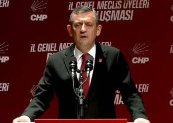 Atatürk'ün kurduğu partiye darbe yapmaya çalışanlar var