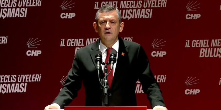 Atatürk'ün kurduğu partiye darbe yapmaya çalışanlar var