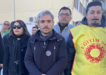 Öğretmeni dersten çıkarıp darbeden 2 şüpheli tutuklandı